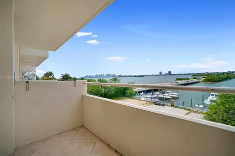 7904 West Drive North Bay Village FL 33141