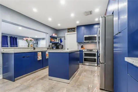 9795 NW 27th Terrace Doral FL 33172