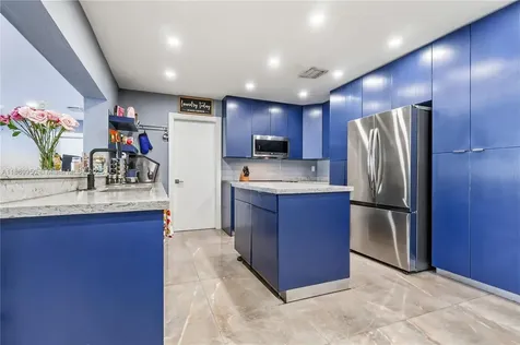 9795 NW 27th Terrace Doral FL 33172