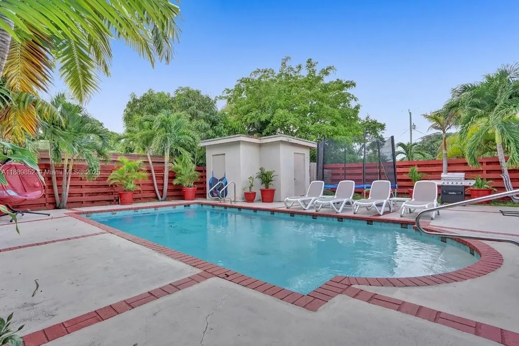 208 SW 2nd Avenue Hallandale Beach FL 33009