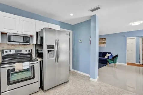 208 SW 2nd Avenue Hallandale Beach FL 33009