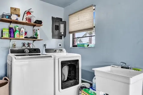 208 SW 2nd Avenue Hallandale Beach FL 33009