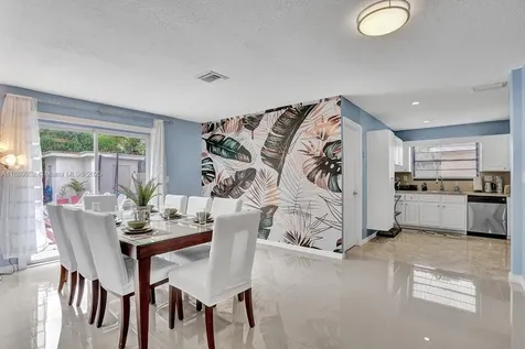 208 SW 2nd Avenue Hallandale Beach FL 33009