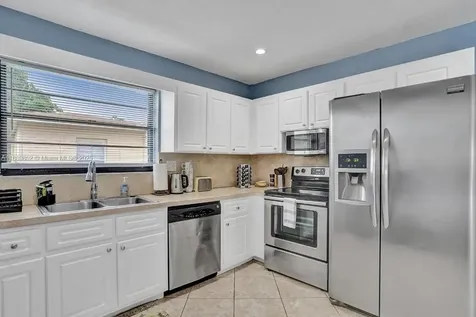 208 SW 2nd Avenue Hallandale Beach FL 33009