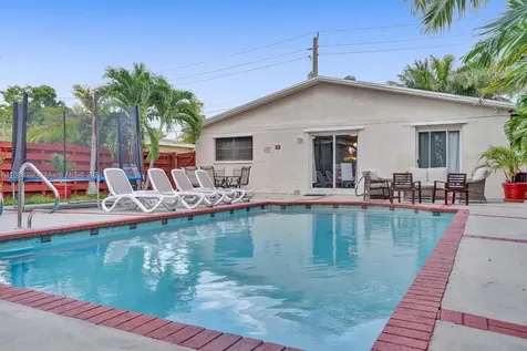 208 SW 2nd Avenue Hallandale Beach FL 33009