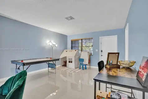 208 SW 2nd Avenue Hallandale Beach FL 33009