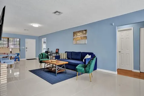 208 SW 2nd Avenue Hallandale Beach FL 33009