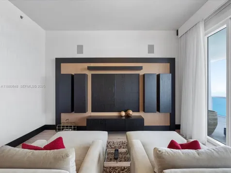2711 S Ocean Drive Hollywood FL 33019