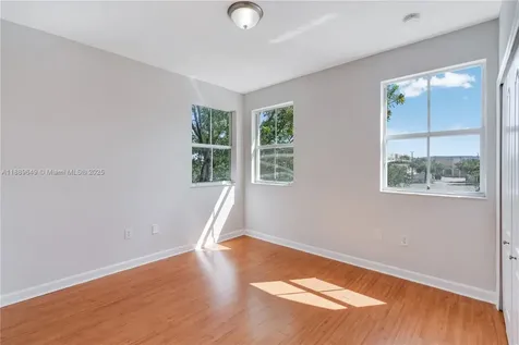 8450 NW 113th Passage Doral FL 33178