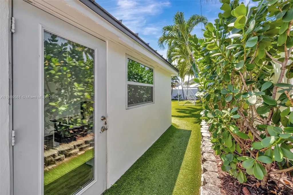 2506 NE 30th Street Fort Lauderdale FL 33306