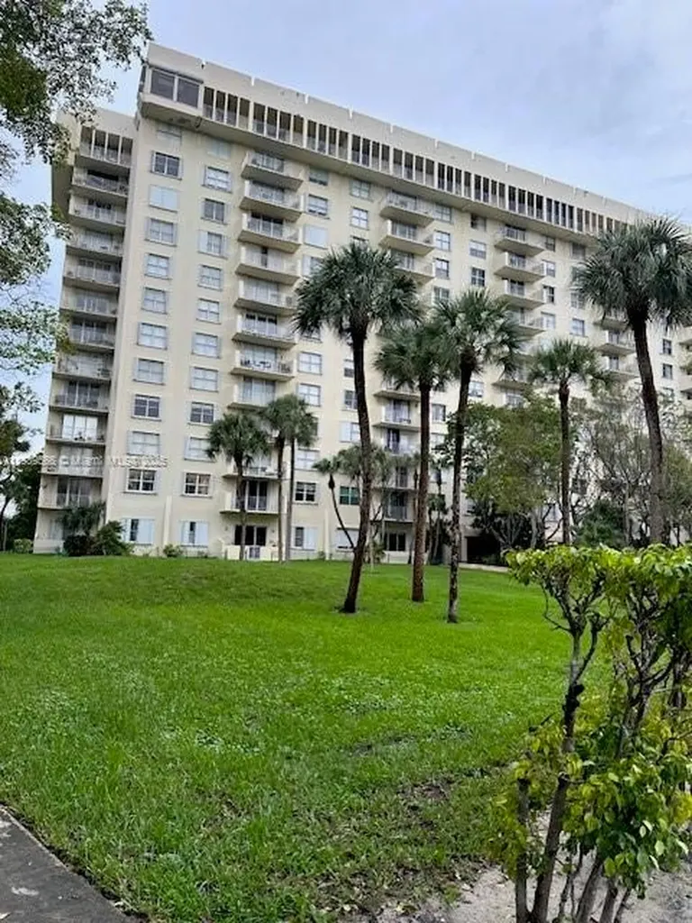 Miami FL 33181