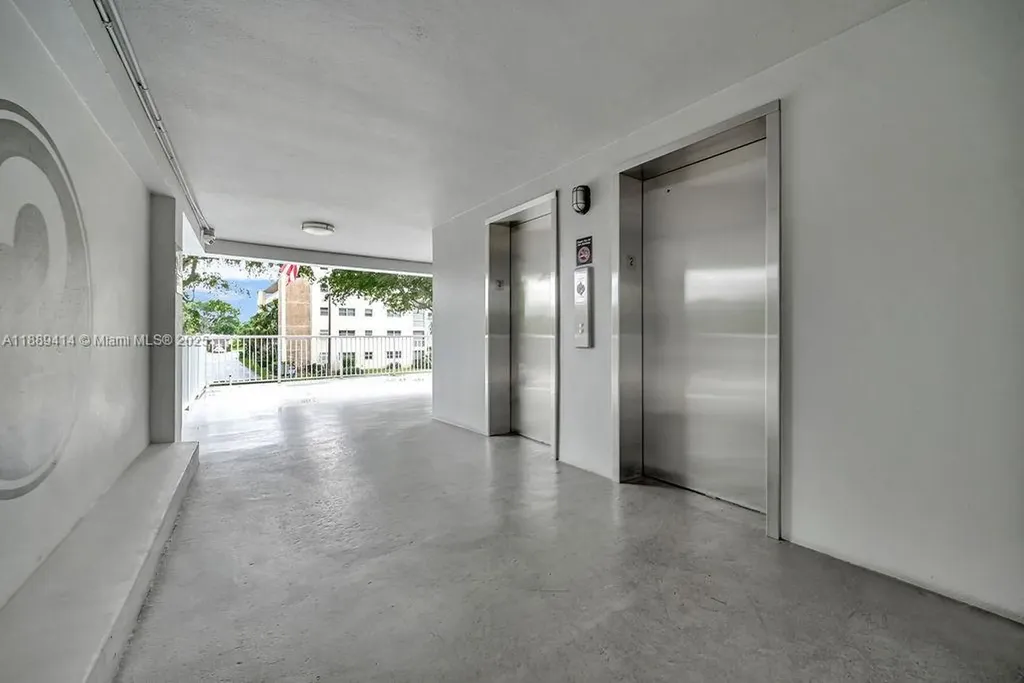 4800 Hillcrest Lane Hollywood FL 33021