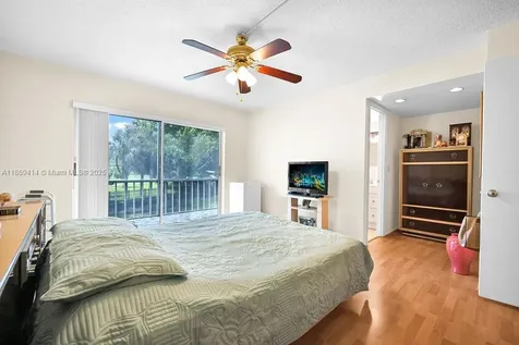 4800 Hillcrest Lane Hollywood FL 33021