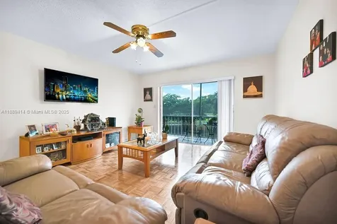 4800 Hillcrest Lane Hollywood FL 33021