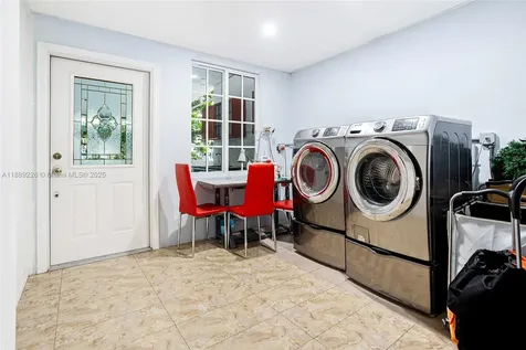 7000 W 15th Court Hialeah FL 33014