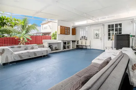 7000 W 15th Court Hialeah FL 33014