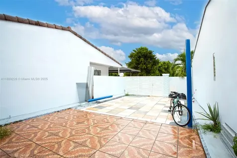 7000 W 15th Court Hialeah FL 33014