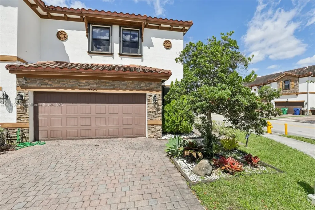 16525 SW 42nd Way Miami FL 33185