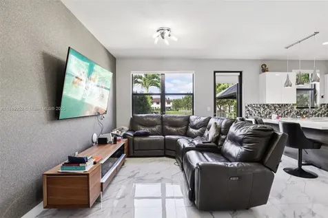16525 SW 42nd Way Miami FL 33185
