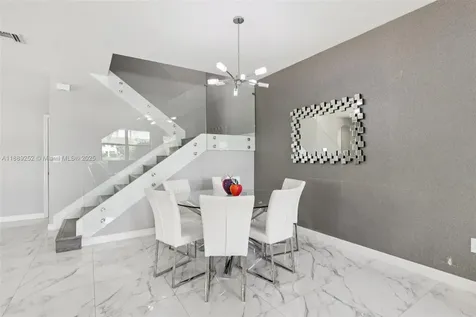16525 SW 42nd Way Miami FL 33185