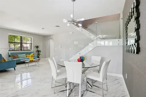 16525 SW 42nd Way Miami FL 33185