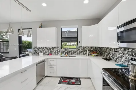 16525 SW 42nd Way Miami FL 33185