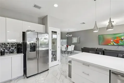 16525 SW 42nd Way Miami FL 33185