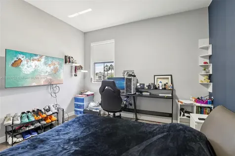 16525 SW 42nd Way Miami FL 33185