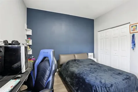 16525 SW 42nd Way Miami FL 33185
