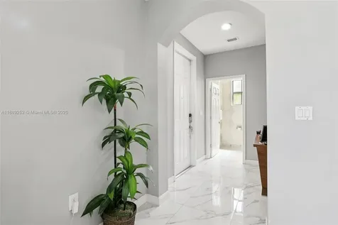 16525 SW 42nd Way Miami FL 33185