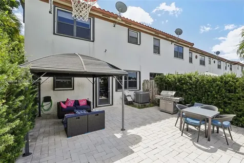 16525 SW 42nd Way Miami FL 33185