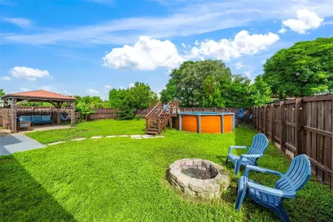 7831 NW 11th Street Pembroke Pines FL 33024