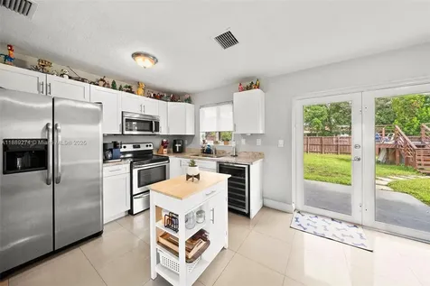 7831 NW 11th Street Pembroke Pines FL 33024