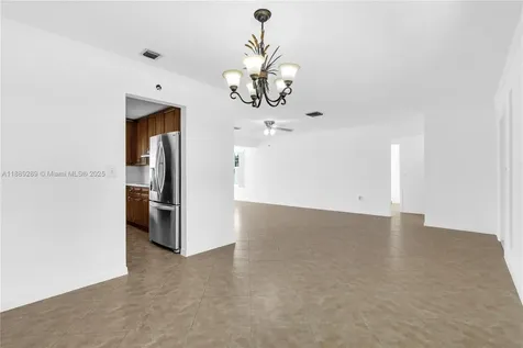 1621 NW 85th Way Pembroke Pines FL 33024