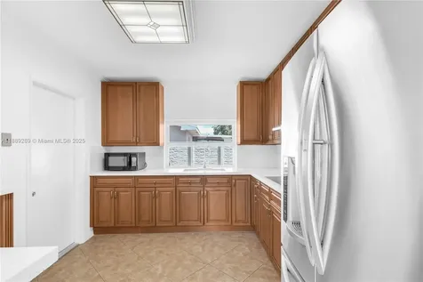 1621 NW 85th Way Pembroke Pines FL 33024