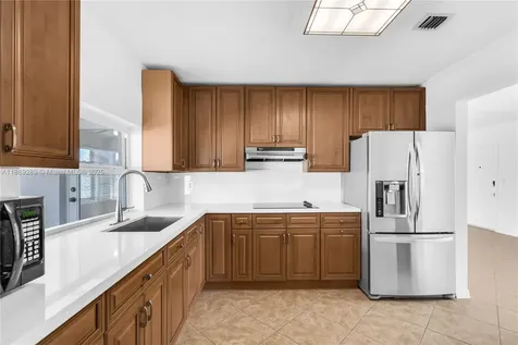 1621 NW 85th Way Pembroke Pines FL 33024