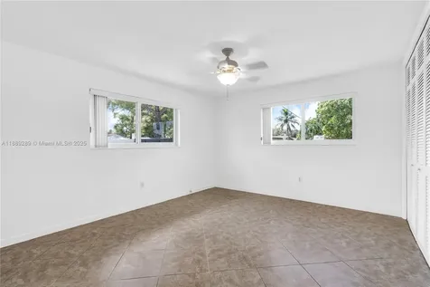 1621 NW 85th Way Pembroke Pines FL 33024