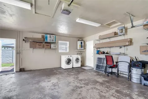 1621 NW 85th Way Pembroke Pines FL 33024