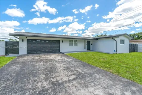 1621 NW 85th Way Pembroke Pines FL 33024