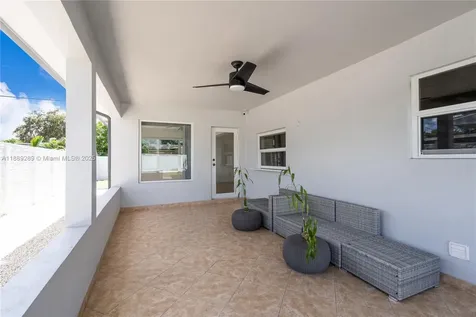 1621 NW 85th Way Pembroke Pines FL 33024