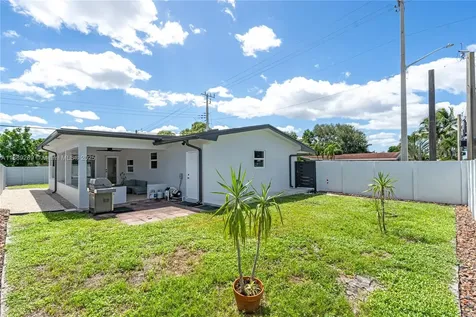 1621 NW 85th Way Pembroke Pines FL 33024