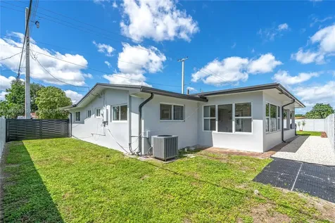 1621 NW 85th Way Pembroke Pines FL 33024
