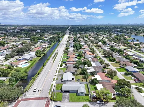 1621 NW 85th Way Pembroke Pines FL 33024