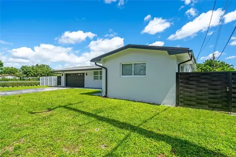 1621 NW 85th Way Pembroke Pines FL 33024