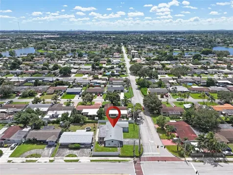 1621 NW 85th Way Pembroke Pines FL 33024