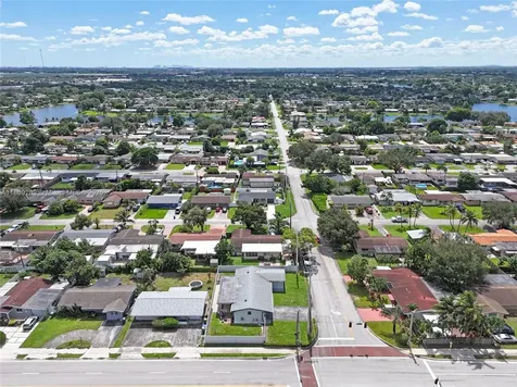 1621 NW 85th Way Pembroke Pines FL 33024