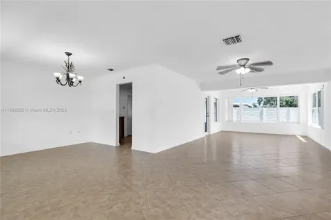 1621 NW 85th Way Pembroke Pines FL 33024