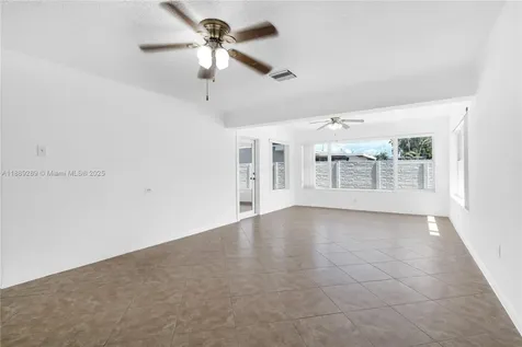 1621 NW 85th Way Pembroke Pines FL 33024