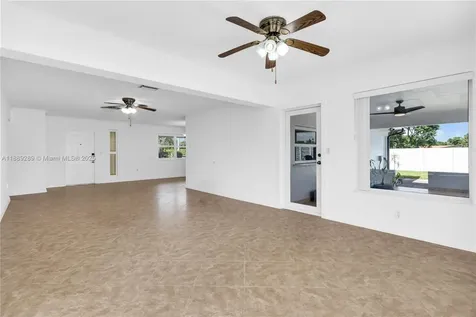 1621 NW 85th Way Pembroke Pines FL 33024