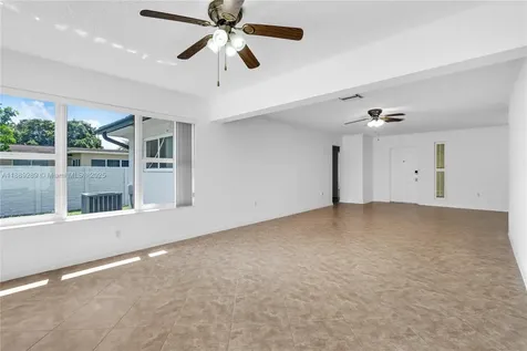 1621 NW 85th Way Pembroke Pines FL 33024